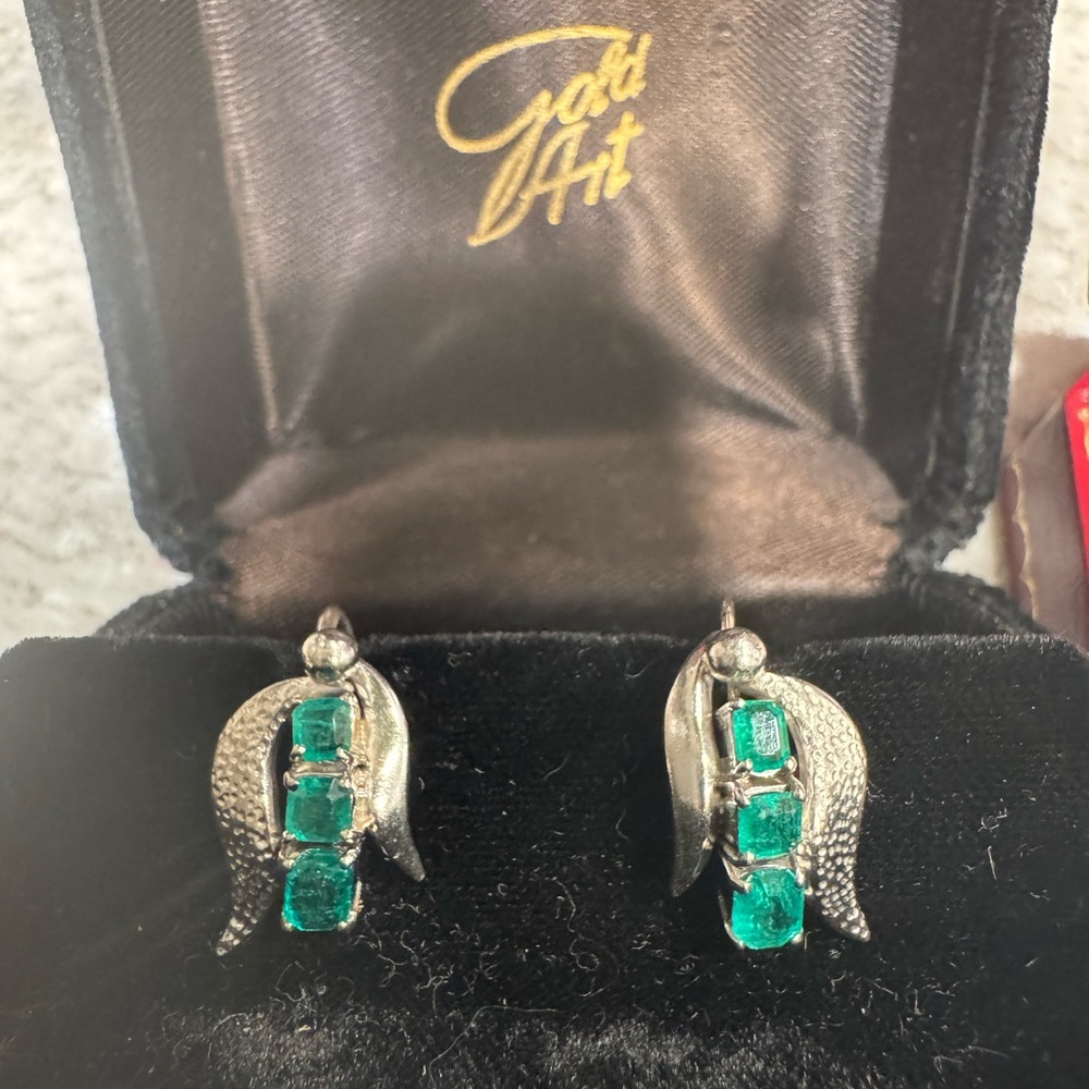 Emerald 14k White Gold Earrings, Screw On